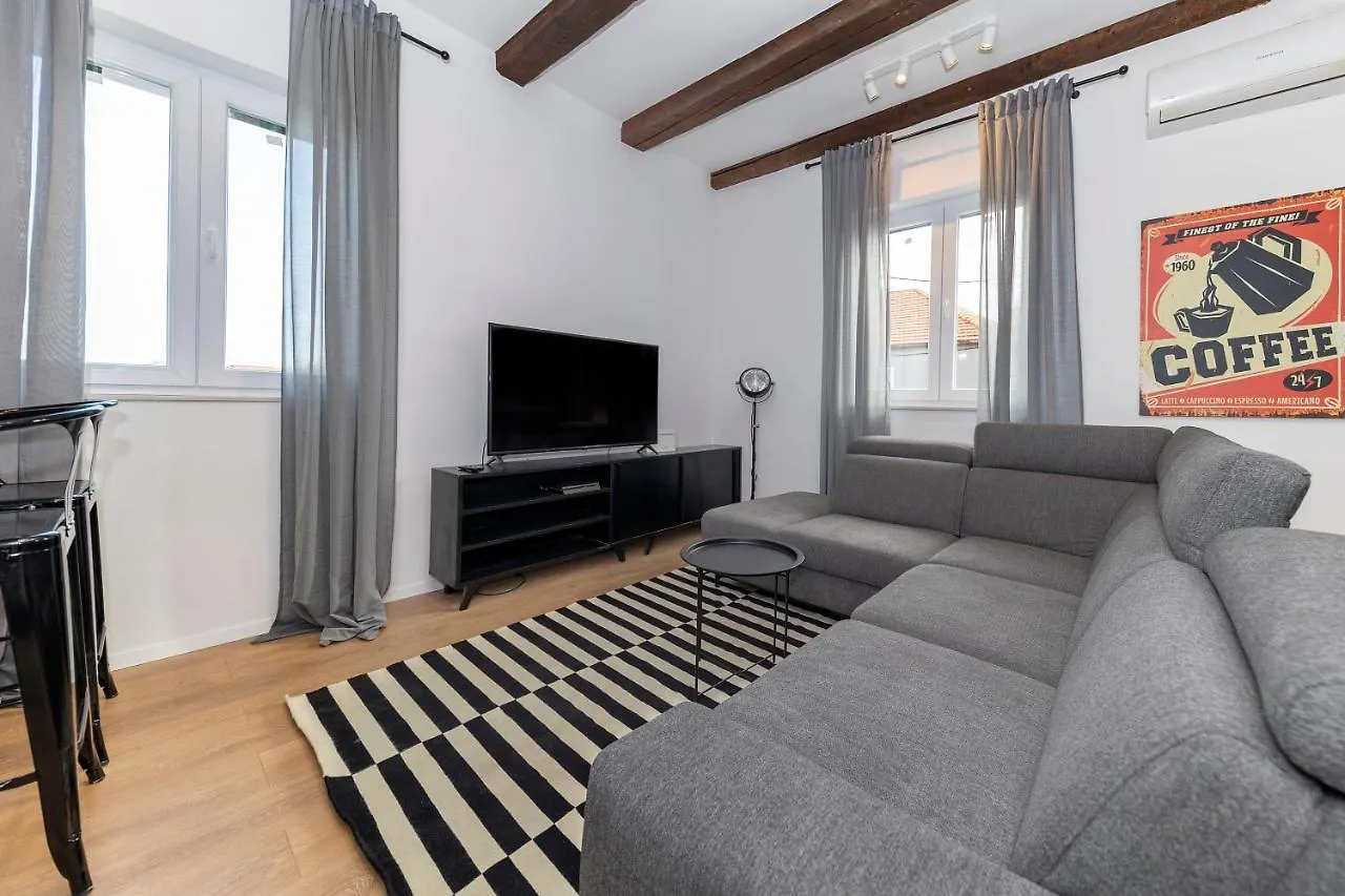 Casa Ogo 0*, Zadar